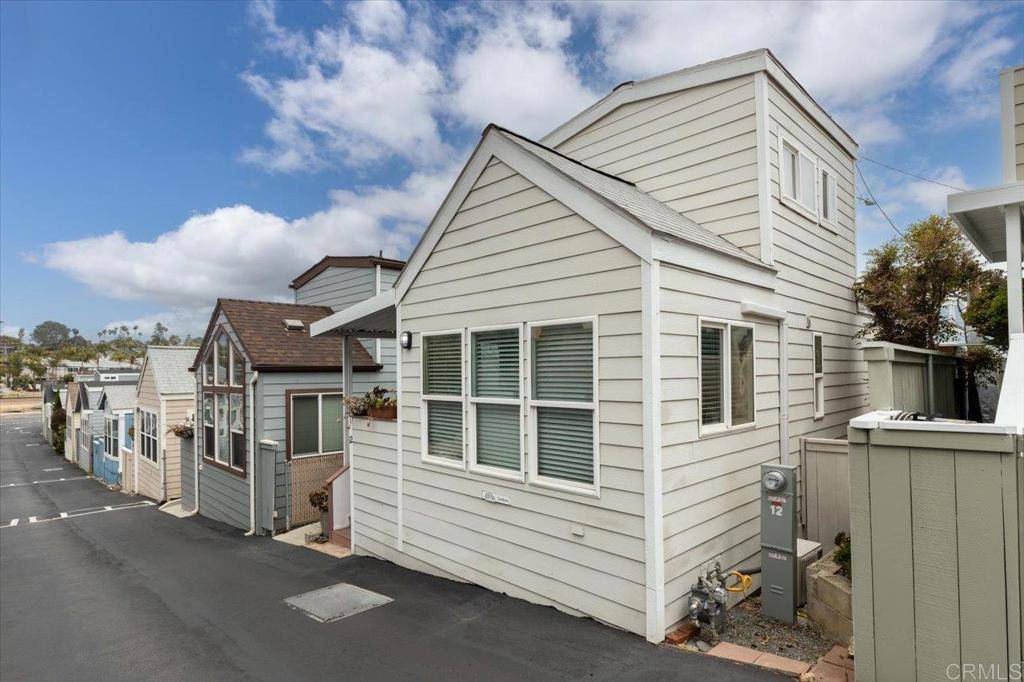 Encinitas, CA 92024,1624 N Coast Highway 101 #12