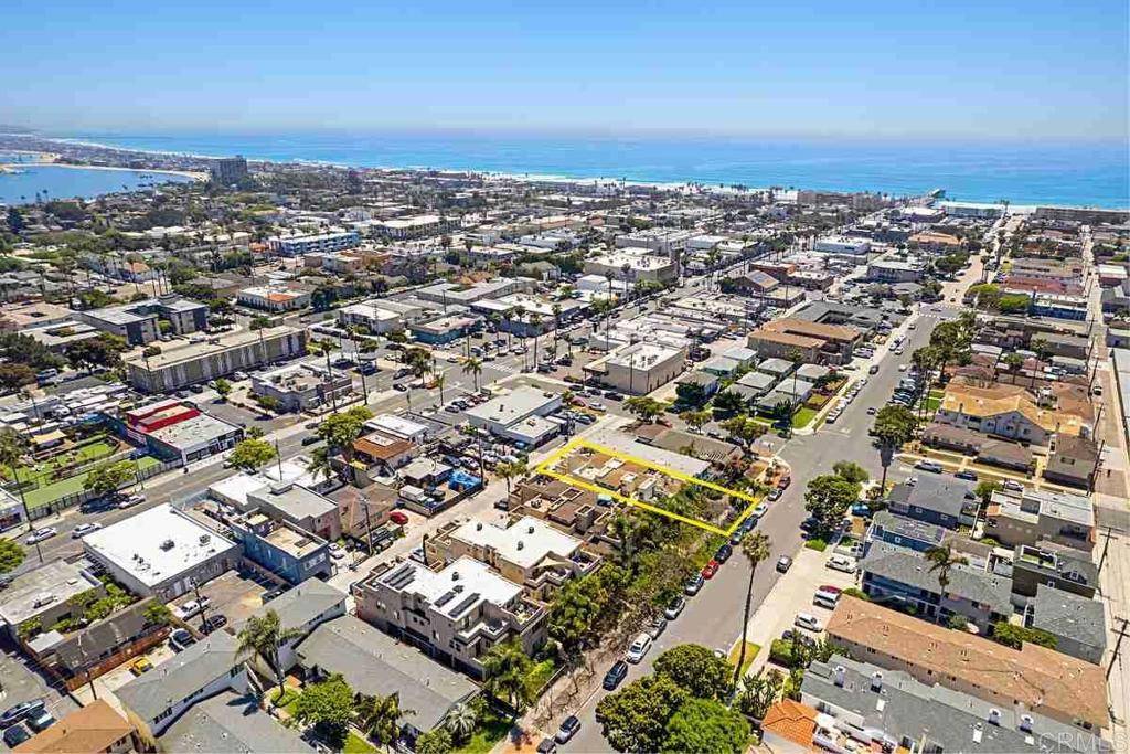 1135 Felspar ST, Pacific Beach (san Diego), CA 92109