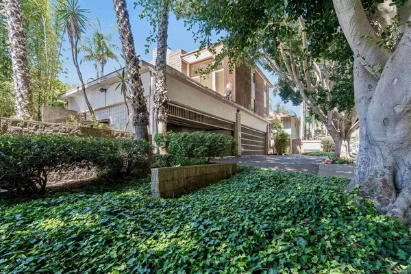 La Jolla, CA 92037,2630 Torrey Pines Rd. RD #E22