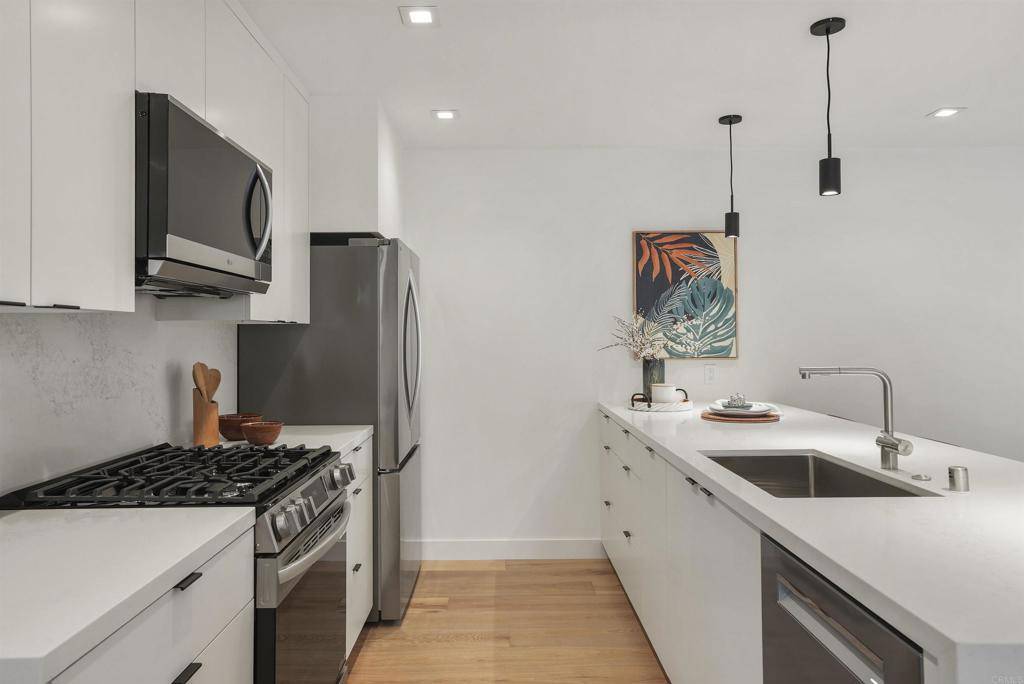 Solana Beach, CA 92075,806 Seabright LN