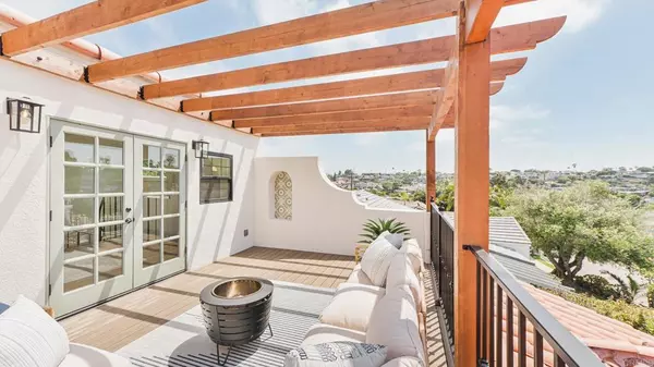 San Diego, CA 92107,3728 Wawona DR