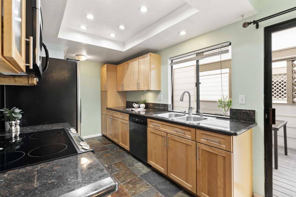 San Diego, CA 92117,4535 Chateau DR
