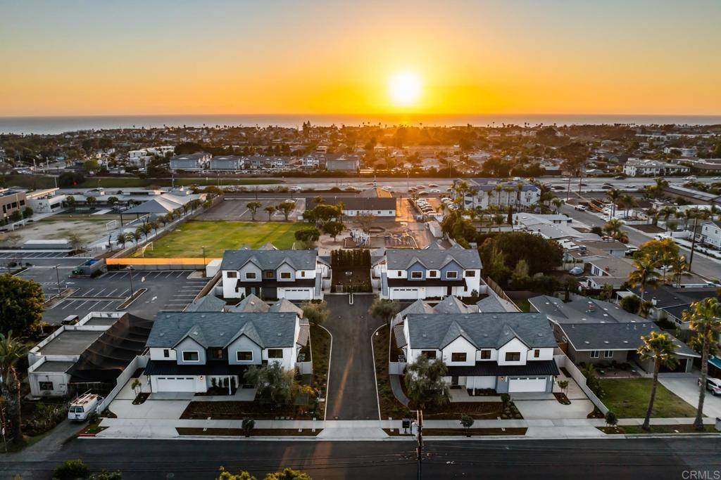 Carlsbad, CA 92008,3747 51 Adams ST