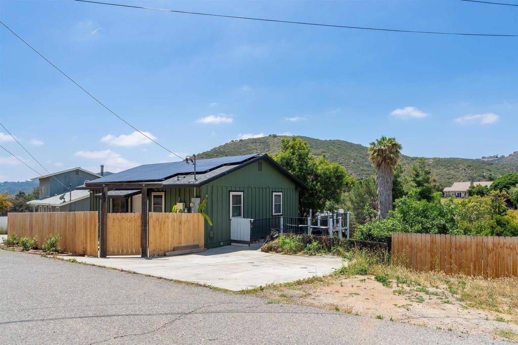 El Cajon, CA 92019,147 Mildred WAY