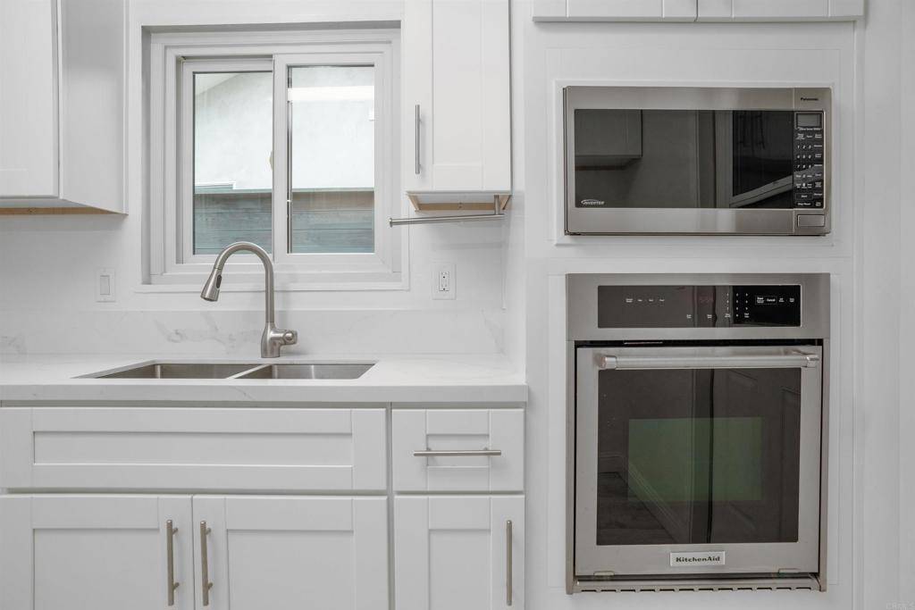 San Diego, CA 92117,5545 Diane AVE