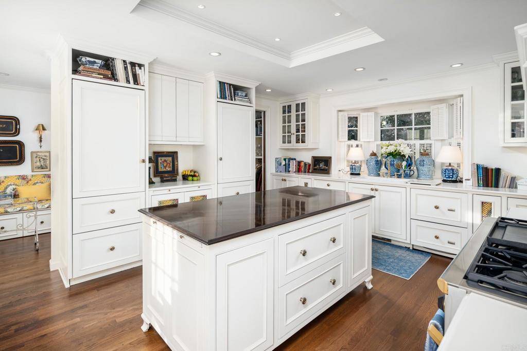 La Jolla, CA 92037,7716 Lookout DR