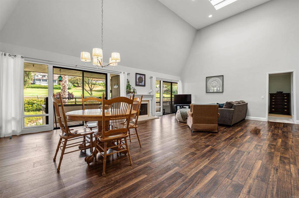 Carlsbad, CA 92009,2537 Navarra DR #9B