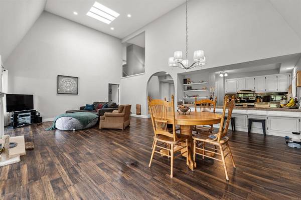 Carlsbad, CA 92009,2537 Navarra DR #9B