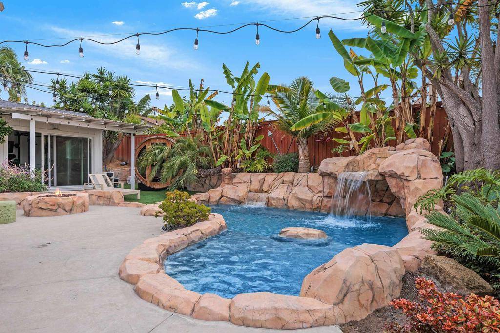 Carlsbad, CA 92008,3984 Scott Dr.