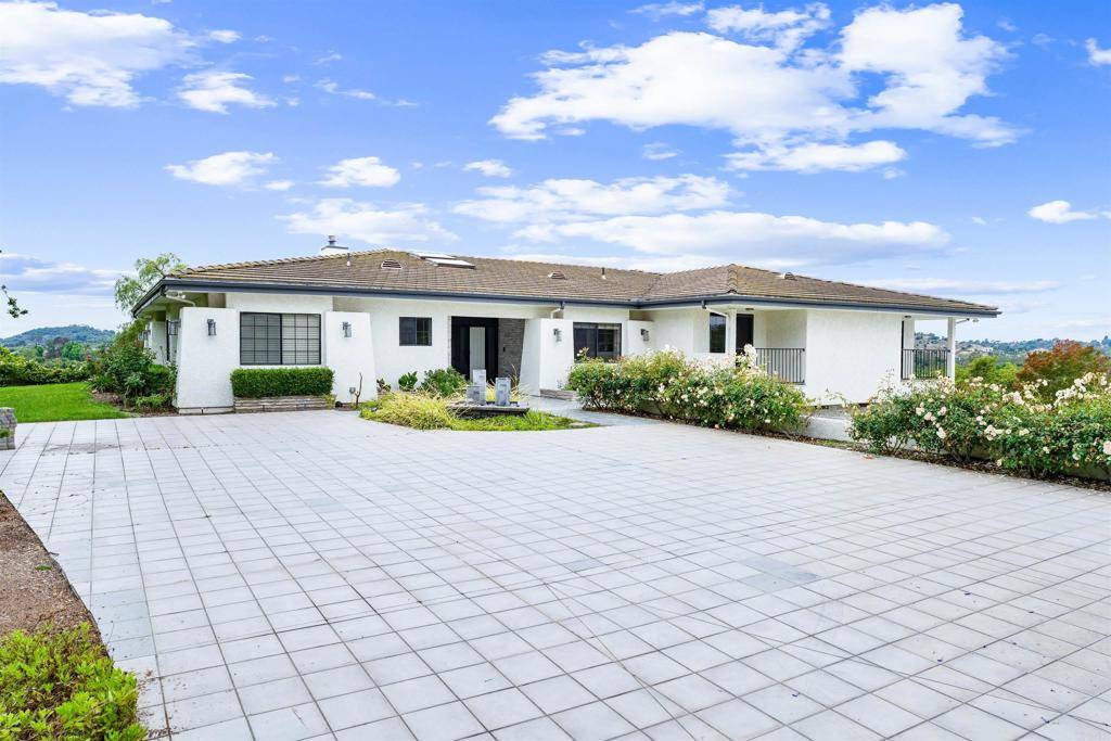 Fallbrook, CA 92028,19 Gateview DR