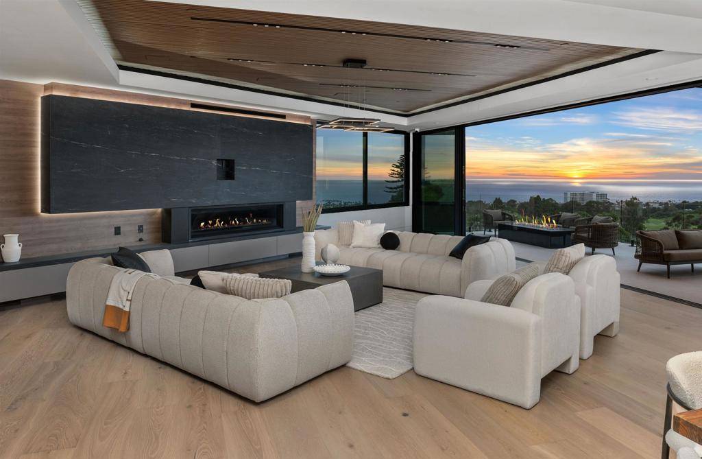 La Jolla, CA 92037,6627 Muirlands Dr