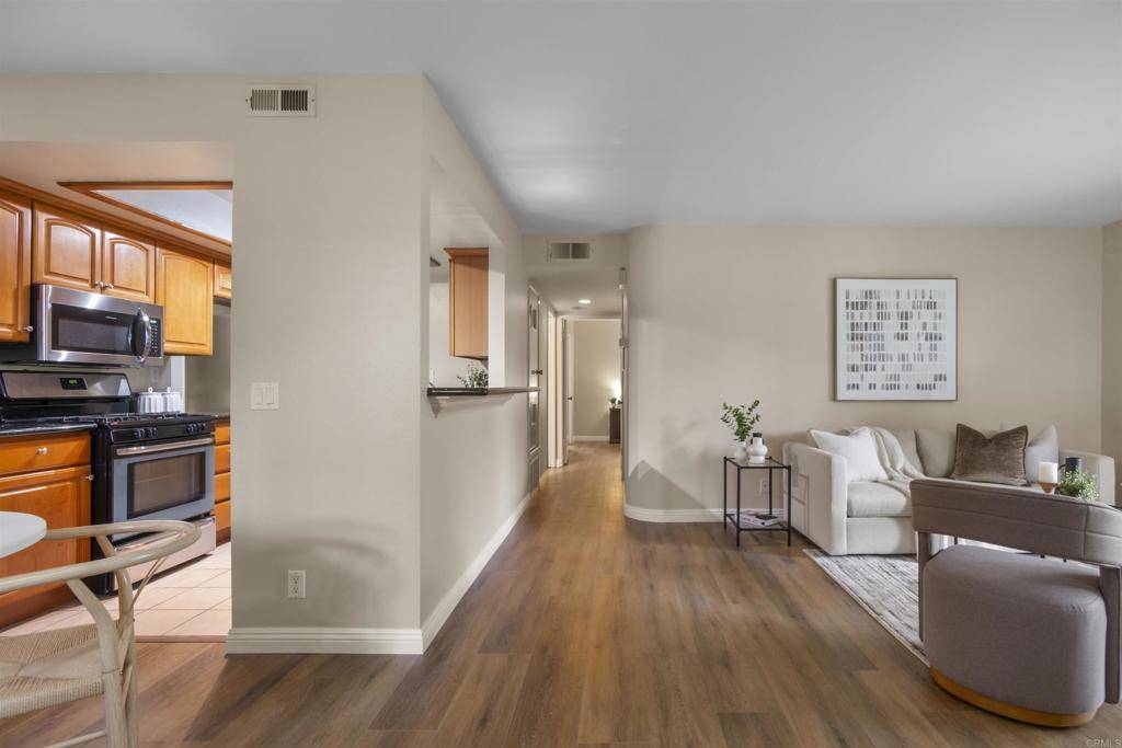 San Diego, CA 92129,9418 Twin Trails DR #101