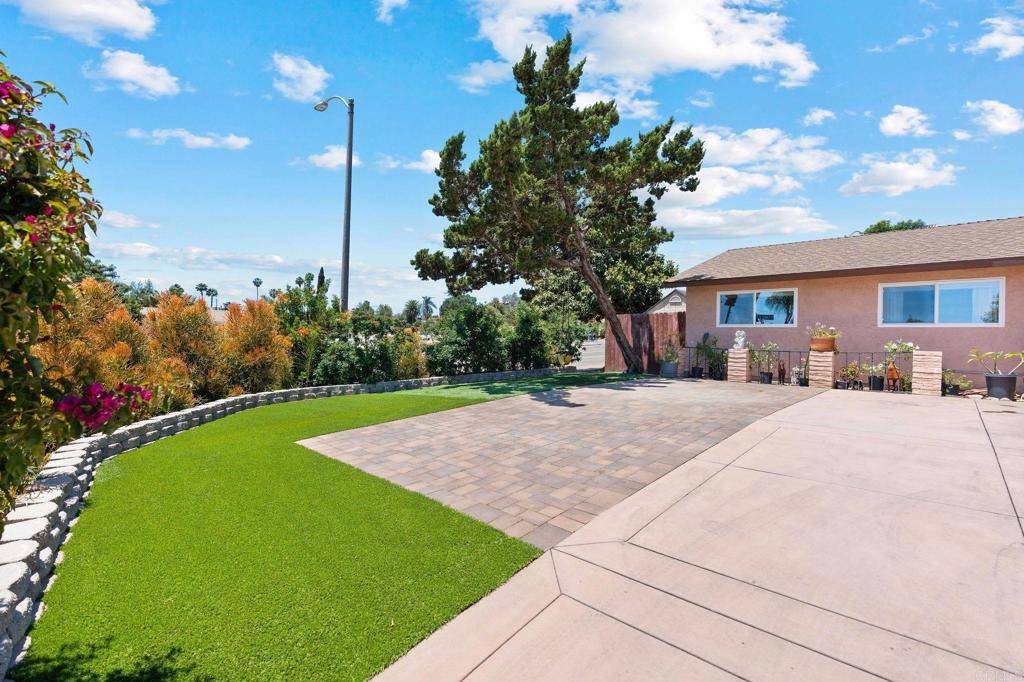 Escondido, CA 92027,2002 Stanley WAY
