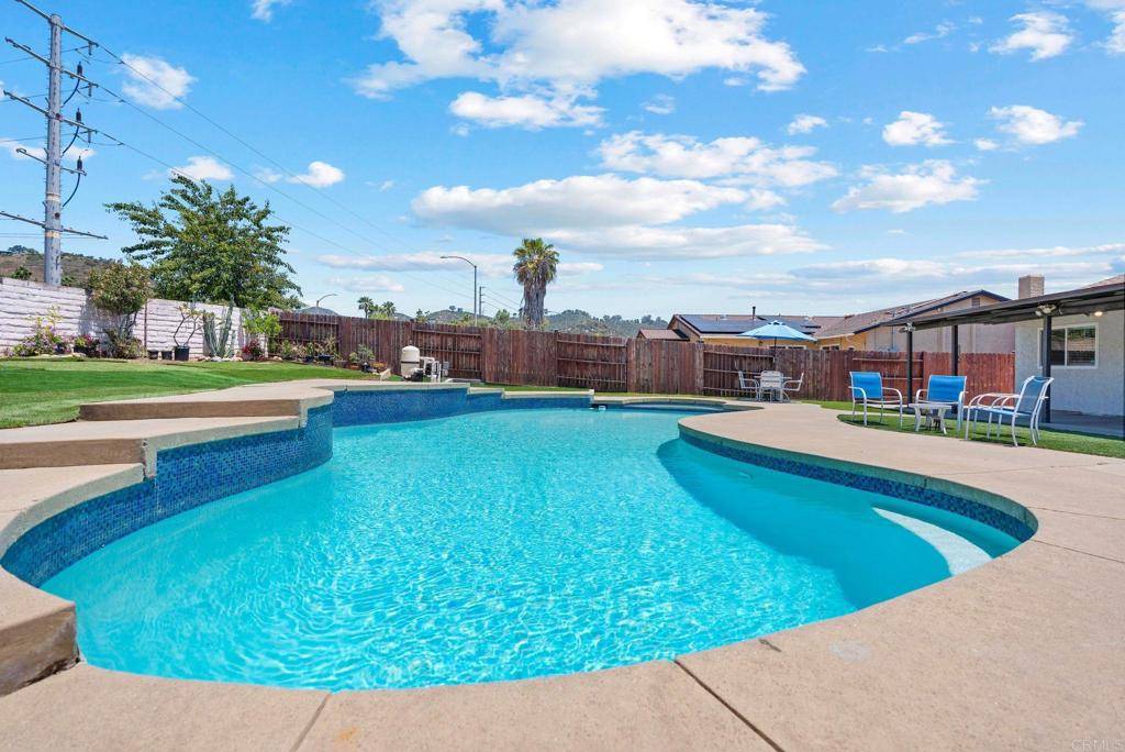 Escondido, CA 92027,2002 Stanley WAY