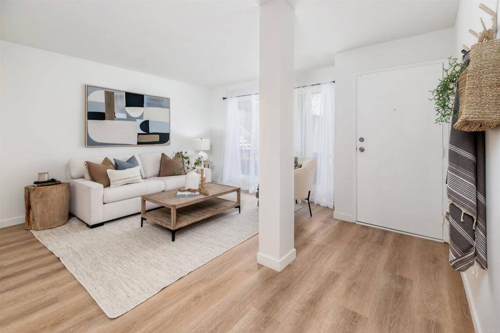 Del Mar, CA 92014,13754 Mango DR #111
