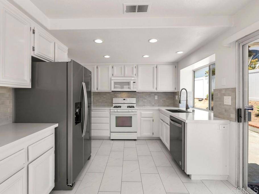 Oceanside, CA 92056,4958 Alicante Way