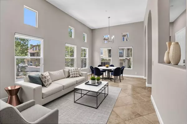 San Diego, CA 92129,13325 Via Tresca #7