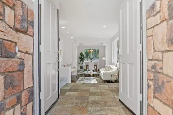 Escondido, CA 92026,2490 Bear Rock Gln