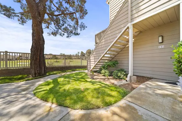 1087 Shadowridge DR #101, Vista, CA 92081