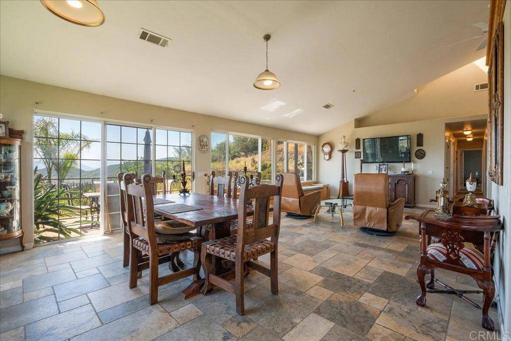 Fallbrook, CA 92028,772 Rainbow Crest RD
