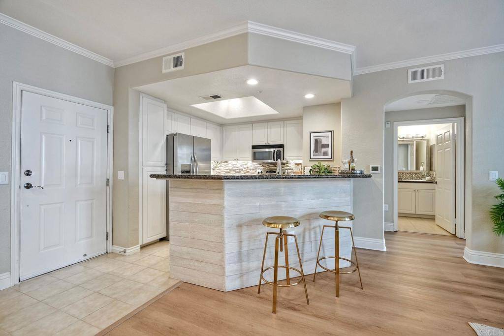 La Jolla, CA 92037,9263 Regents RD #B106