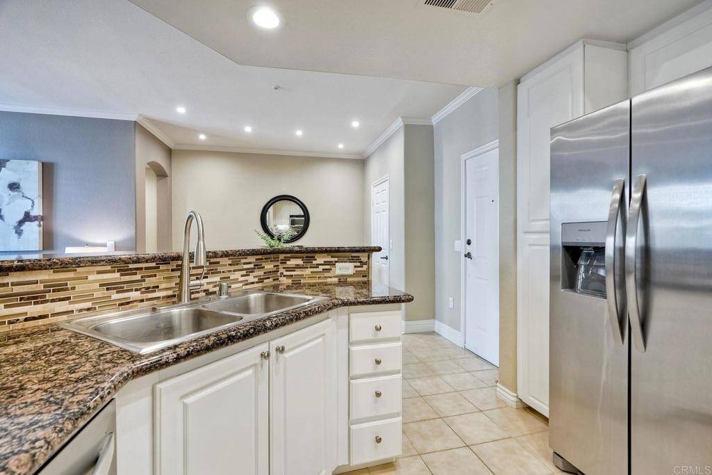 La Jolla, CA 92037,9263 Regents RD #B106