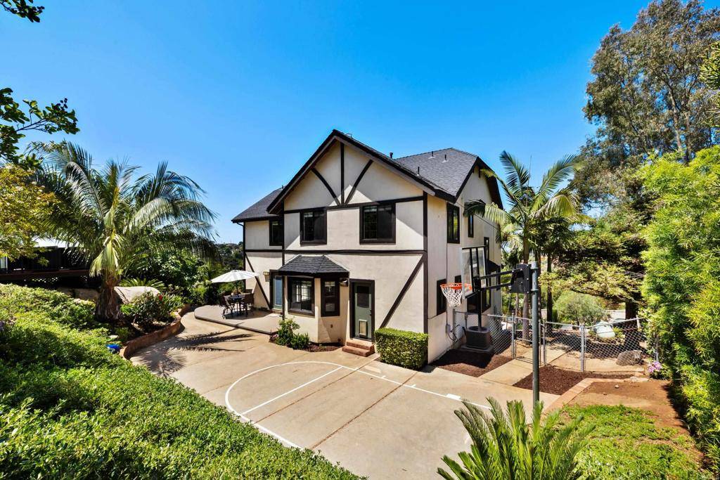 Vista, CA 92084,2746 Foothill DR