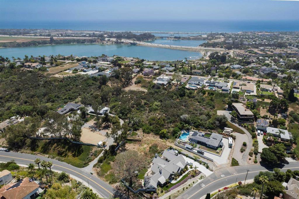 Carlsbad, CA 92008,4275 Hillside DR