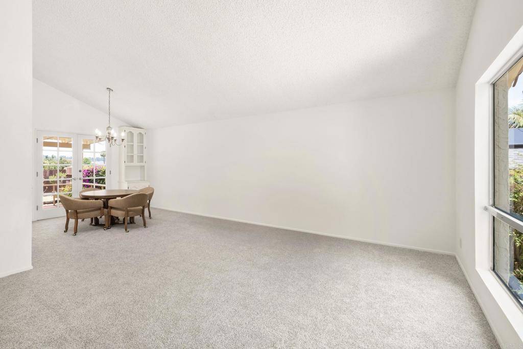 Encinitas, CA 92024,268 Chapalita DR