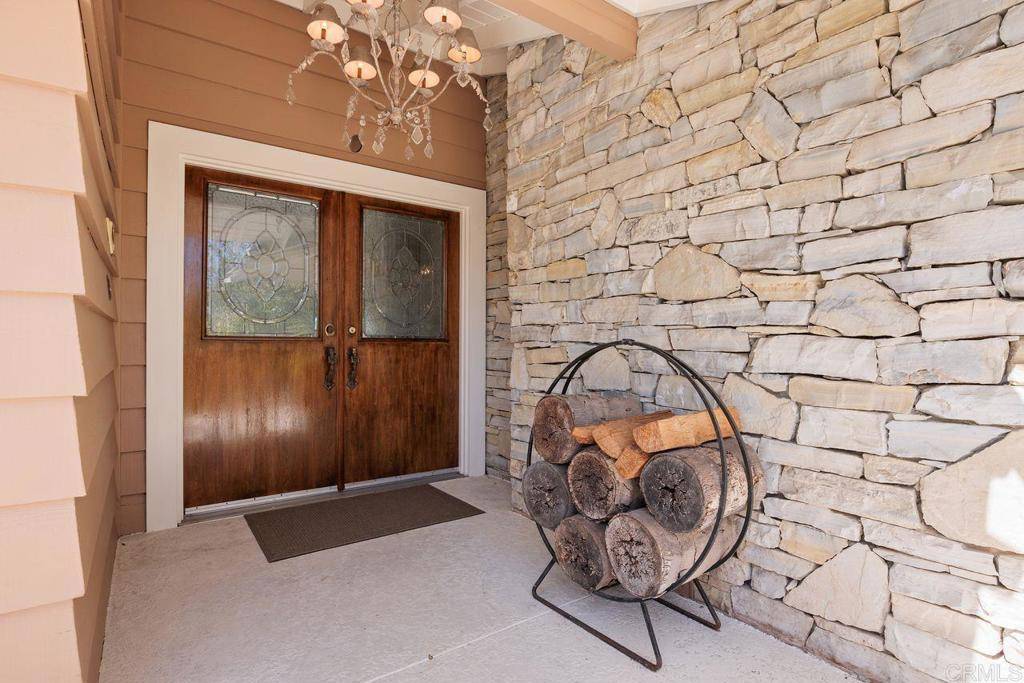 Vista, CA 92084,630 Crest DR