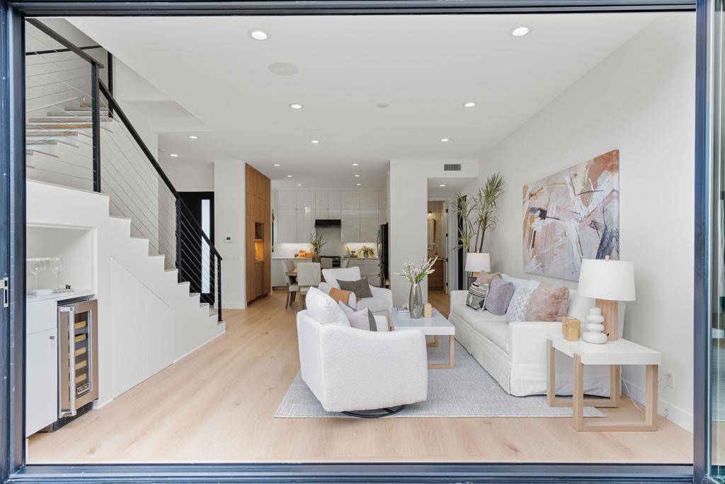Encinitas, CA 92024,1067 Neptune Avenue