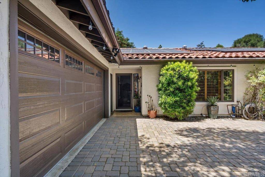 Vista, CA 92084,1043 Cypress DR