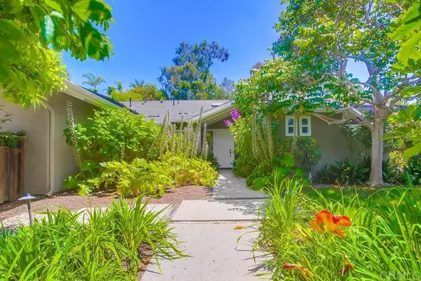 Carlsbad, CA 92011,907 Poppy Lane