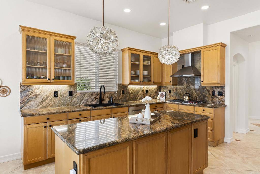 Carlsbad, CA 92011,6774 Caurina CT