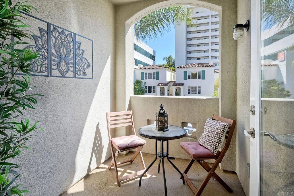 San Diego, CA 92101,2400 5th Avenue 225