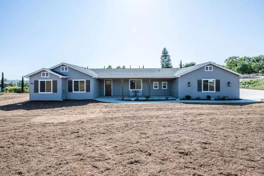 1904 Grey Rabbit Hollow LN, Fallbrook, CA 92028