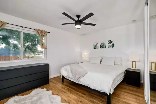 San Diego, CA 92114,5922 Flipper DR