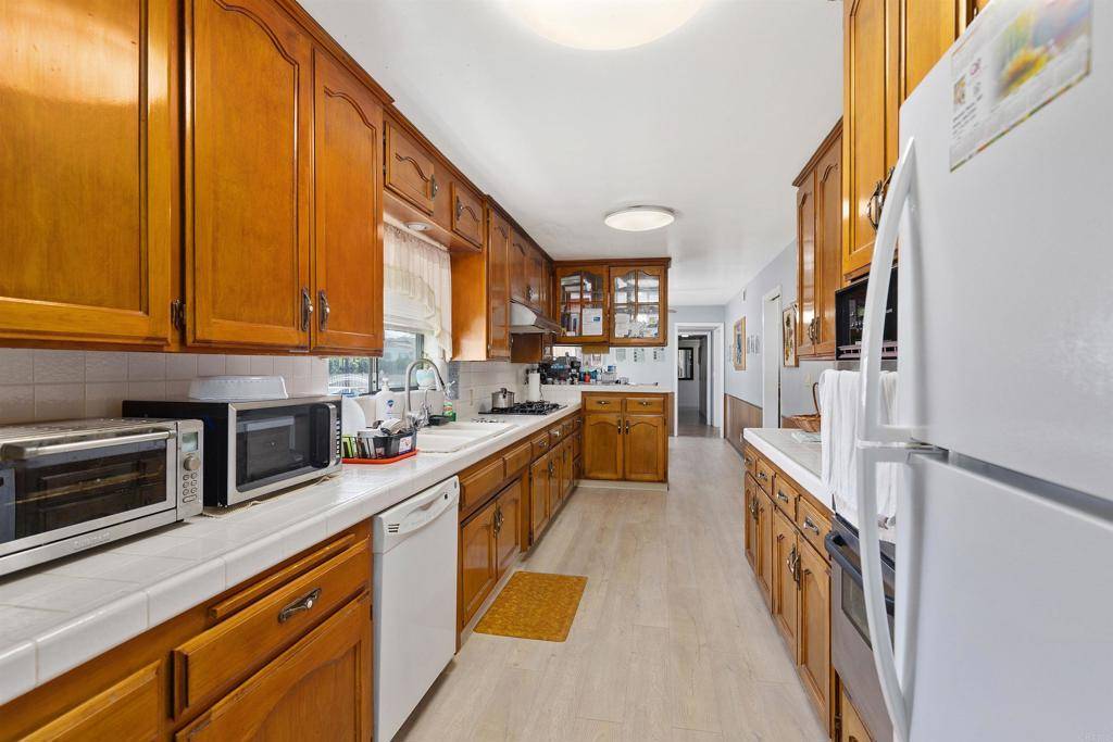 Santa Ana, CA 92705,13021 Hewes AVE