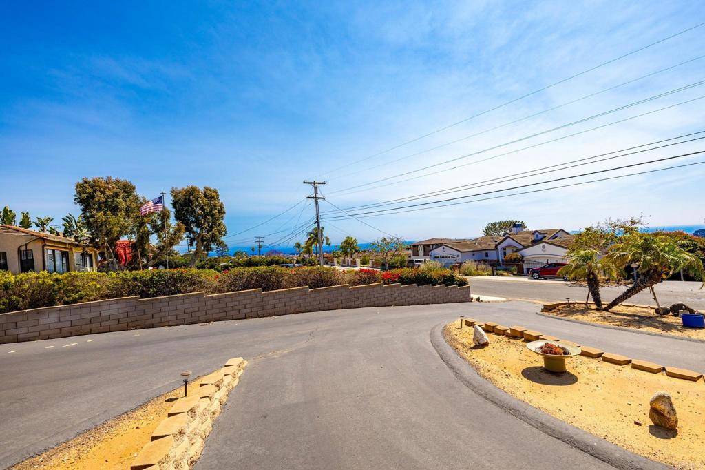 Carlsbad, CA 92008,3958 Skyline RD