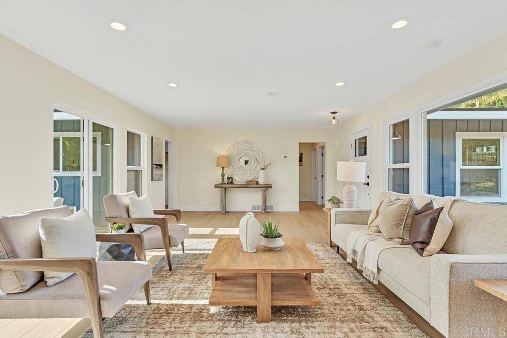 Vista, CA 92084,1165 Oak DR