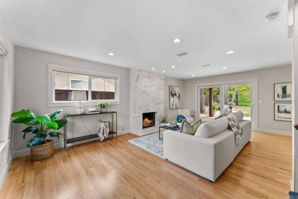 San Diego, CA 92117,3903 Cadden WAY