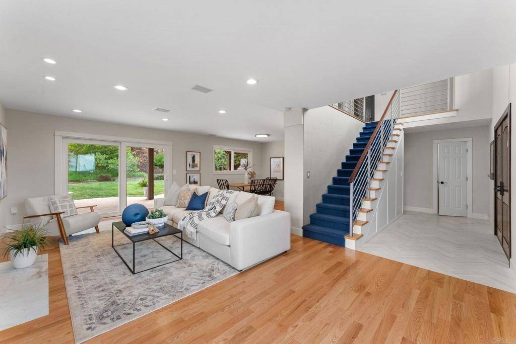 San Diego, CA 92117,3903 Cadden WAY