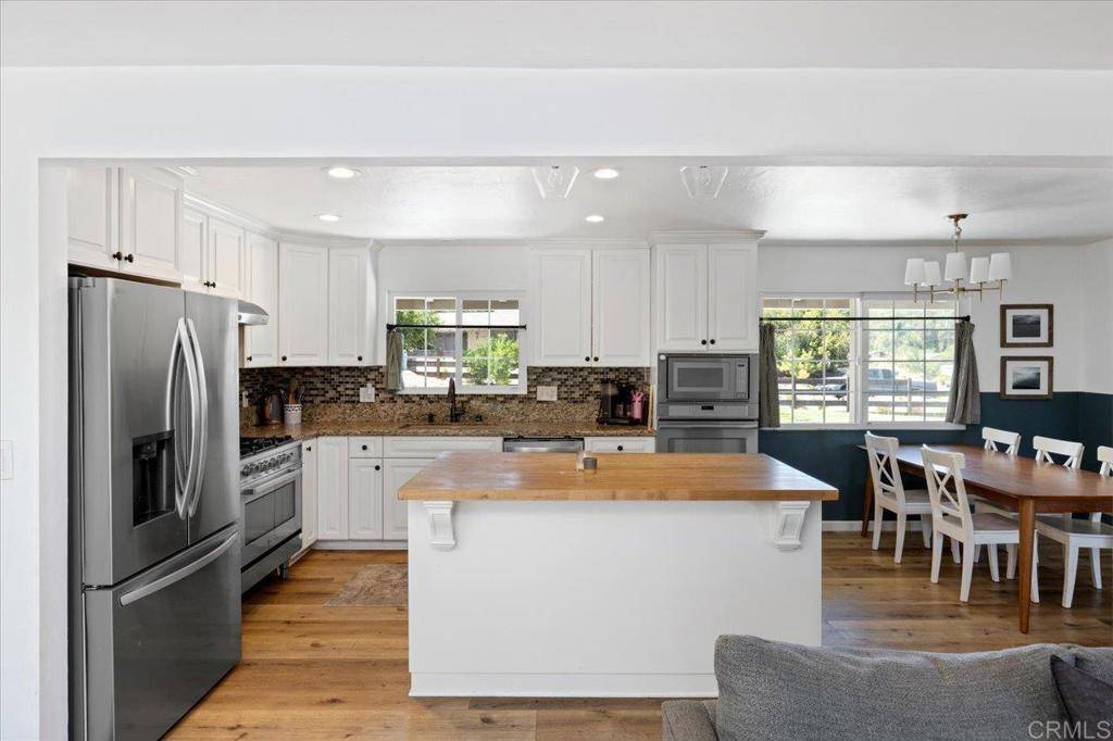Escondido, CA 92025,835 Minor DR