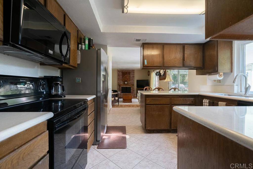 Oceanside, CA 92056,2117 Valley Rd