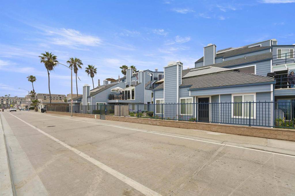 Oceanside, CA 92054,804 N The Strand #11