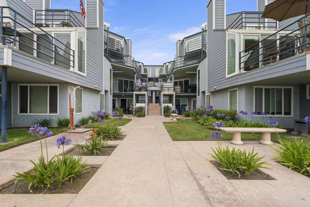 Oceanside, CA 92054,804 N The Strand #11