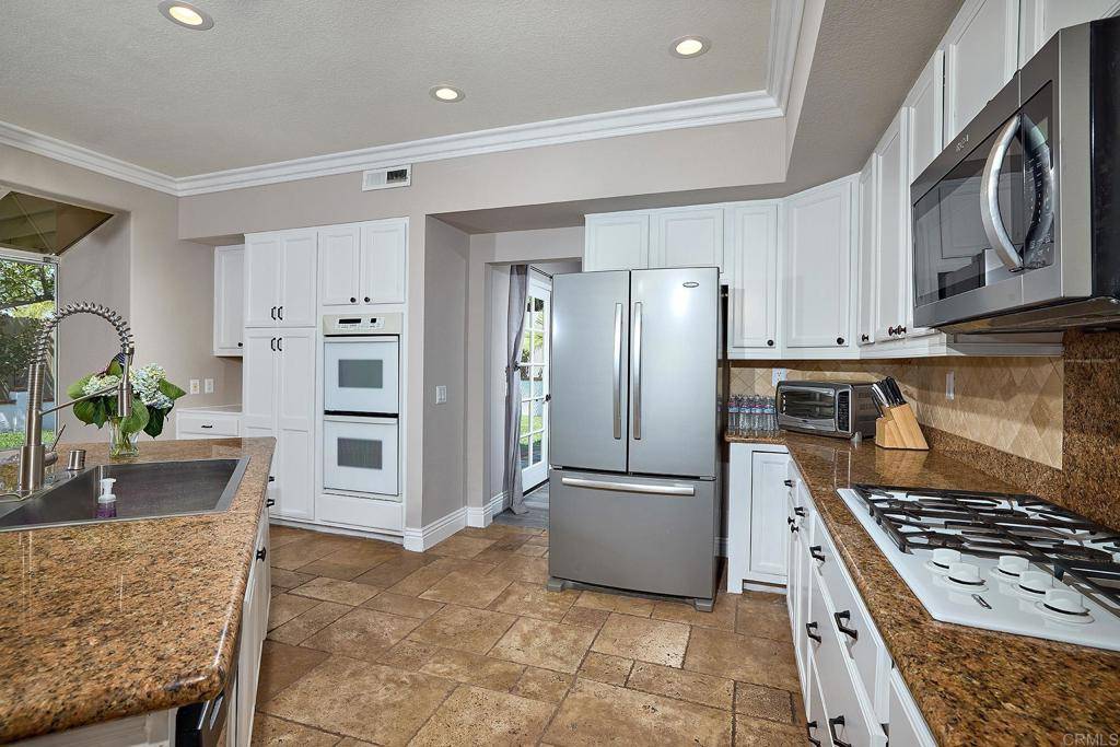 Oceanside, CA 92057,727 Corona DR