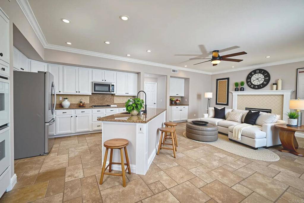 Oceanside, CA 92057,727 Corona DR
