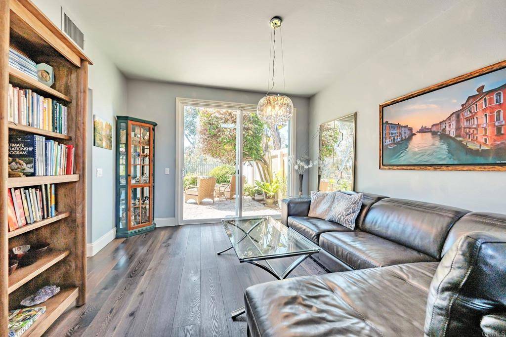 Carlsbad, CA 92011,6847 Adolphia Dr.