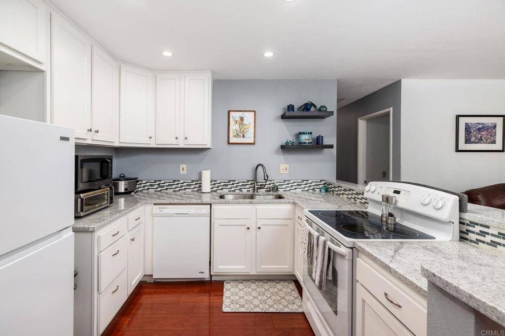 214 Woodland Pkwy #206, San Marcos, CA 92069